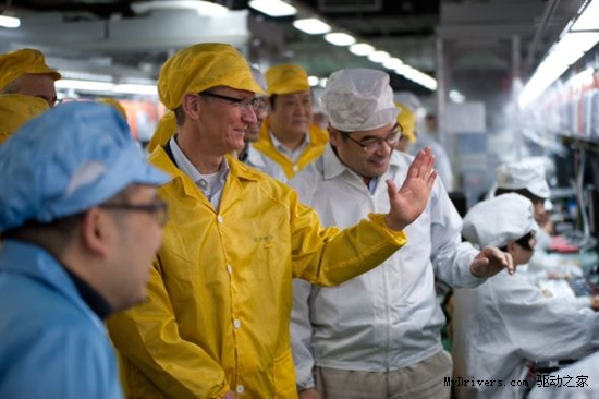 苹果 CEO 库克参观富士康郑州 iPhone 生产线
